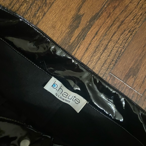 Black vegan leather mini skirt- barely worn! Size XS - Picture 3 of 3